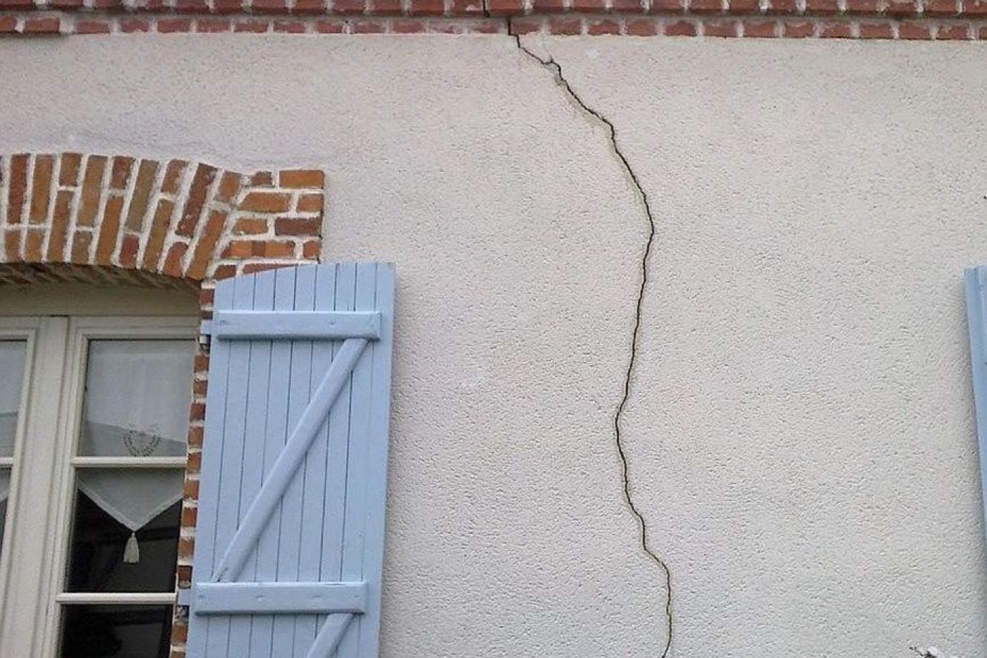 Inspection de fissures sur un bâtiment